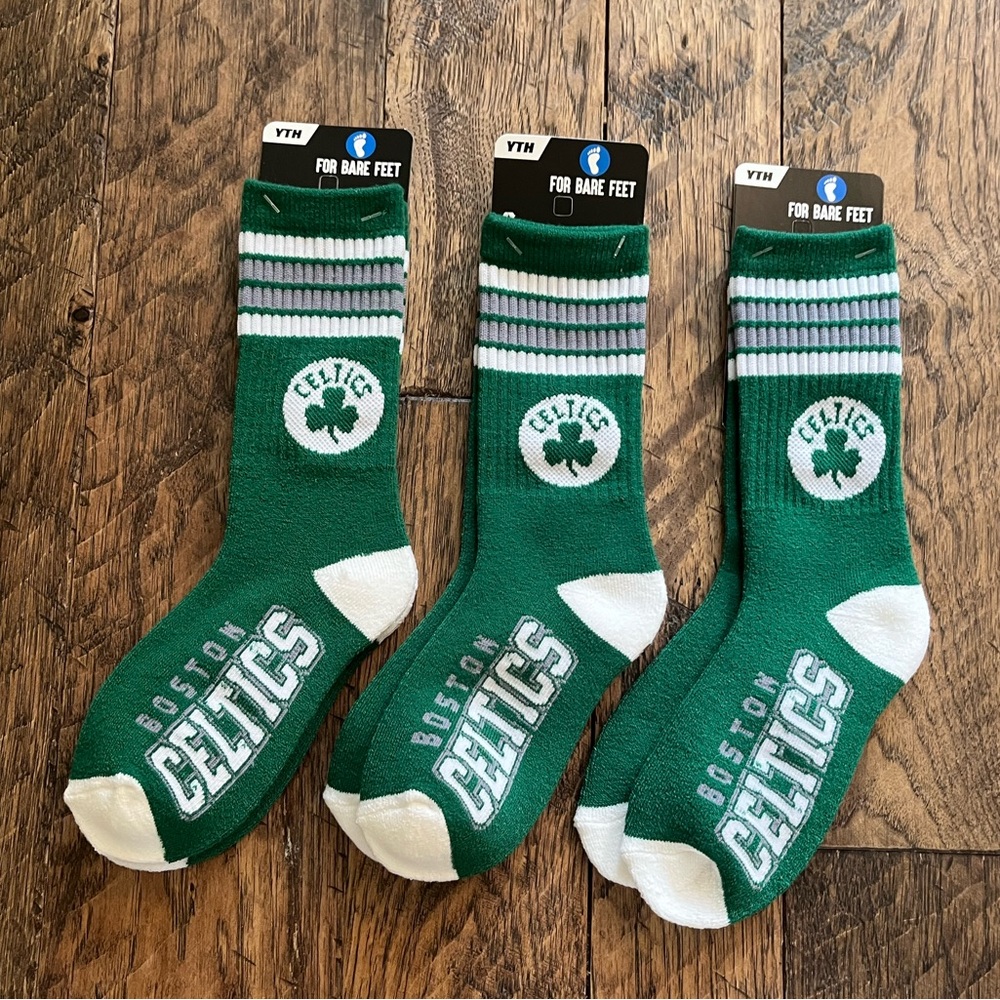 Boston Celtics YOUTH For Bare Feet 4 Stripe Deuce Socks Crew Socks Size 13 to 3